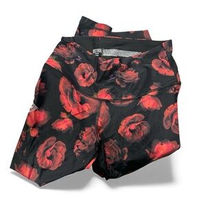 Victoria’s Secret L3/4 leggings with red roses women’s size M EUC